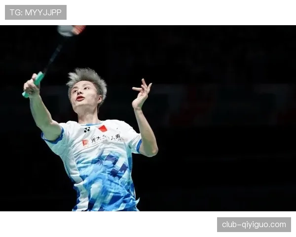 石宇奇穿得比谁都随意，场上那股子狠劲让人完全没法想象他今天刚起床