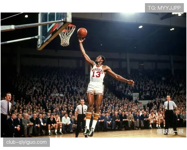 张伯伦内线统治力显著超越同时代对手，篮下得分效率爆棚