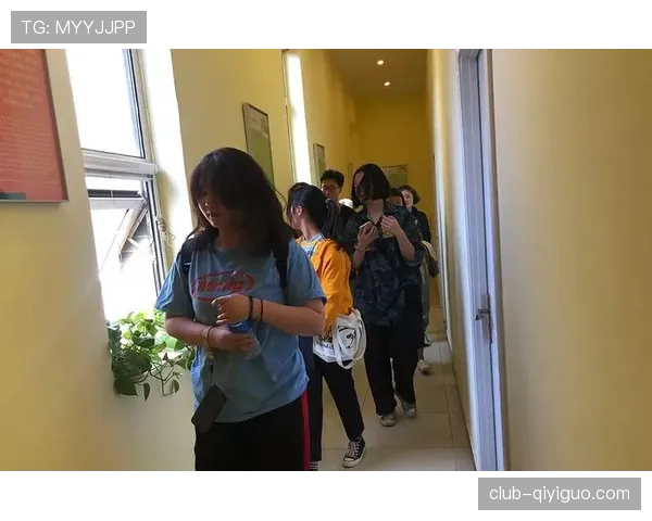 一分钟看懂篮球裁判手势判罚，球场规则不困惑